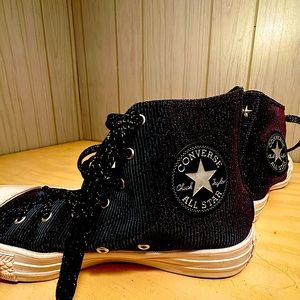 Converse size 7 blue/burgundy